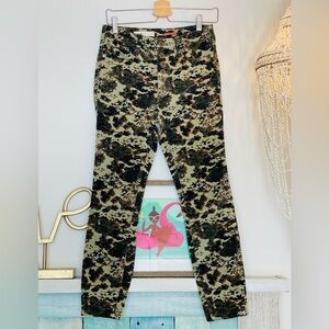 Anthropologie Pilcrc corduroy jeans Sz 28